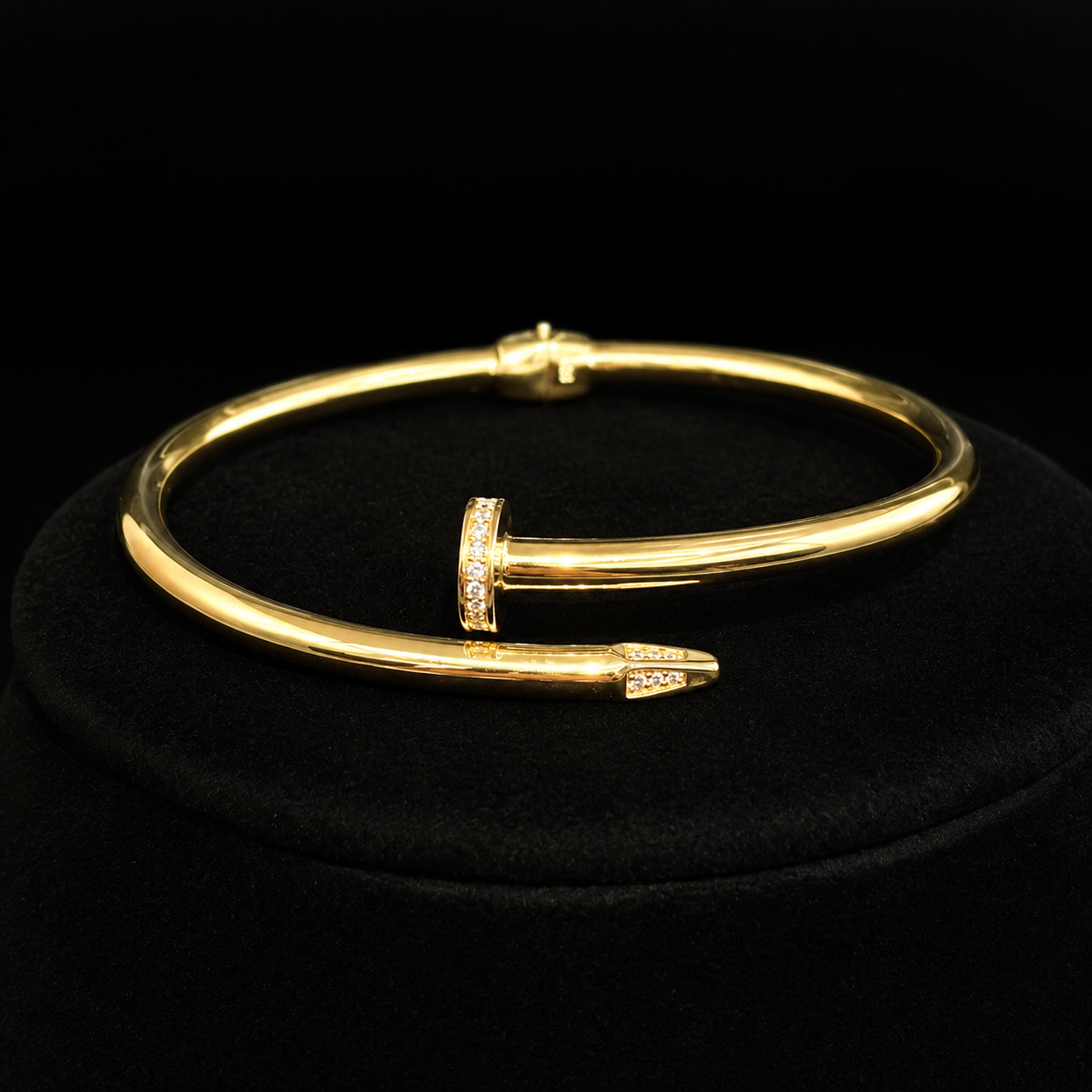 Гривна (Cartier Nail Zirconia)